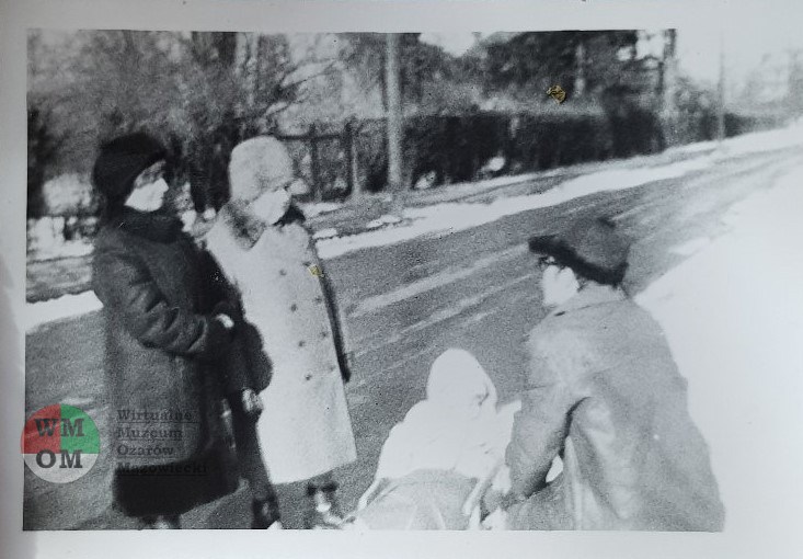 14-dr-Eugenia-Rukoyzo-Maria-maz-Elbiety-i-ich-corka-Ozarow-1973