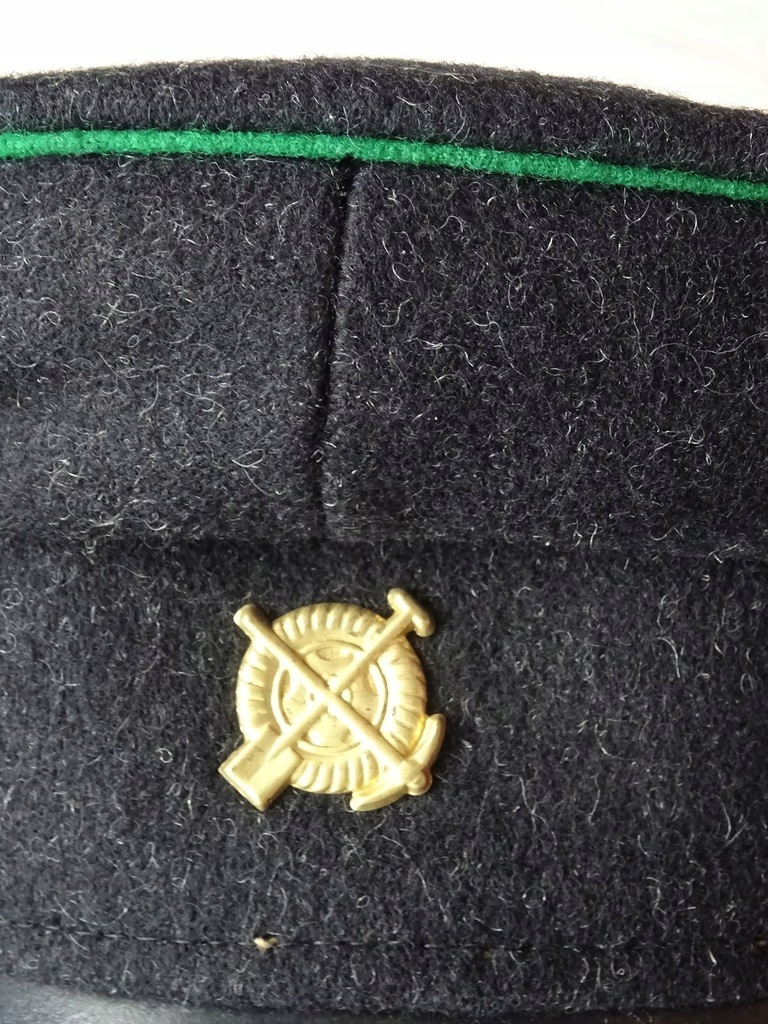 02-czapka-droznika-1940-50-znaczek