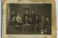 Członkowie Komisji Pośrednictwa Pracy w Sosnowcu, październik 1915r. Michał Reicher pierwszy z prawej.