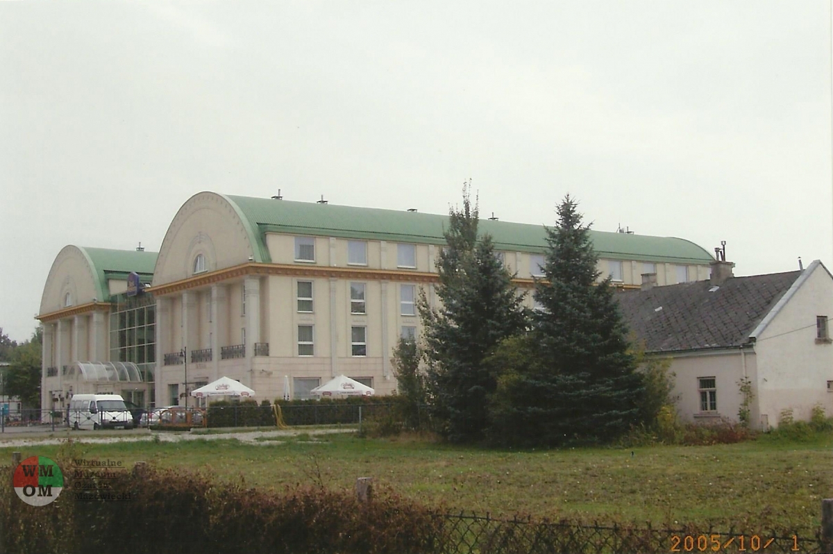 Na zdjęciu z 2005 roku widoczny hotel i dom mieszkalny państwa Grulów. Ze zbiorów pani Aliny Ignaszak.