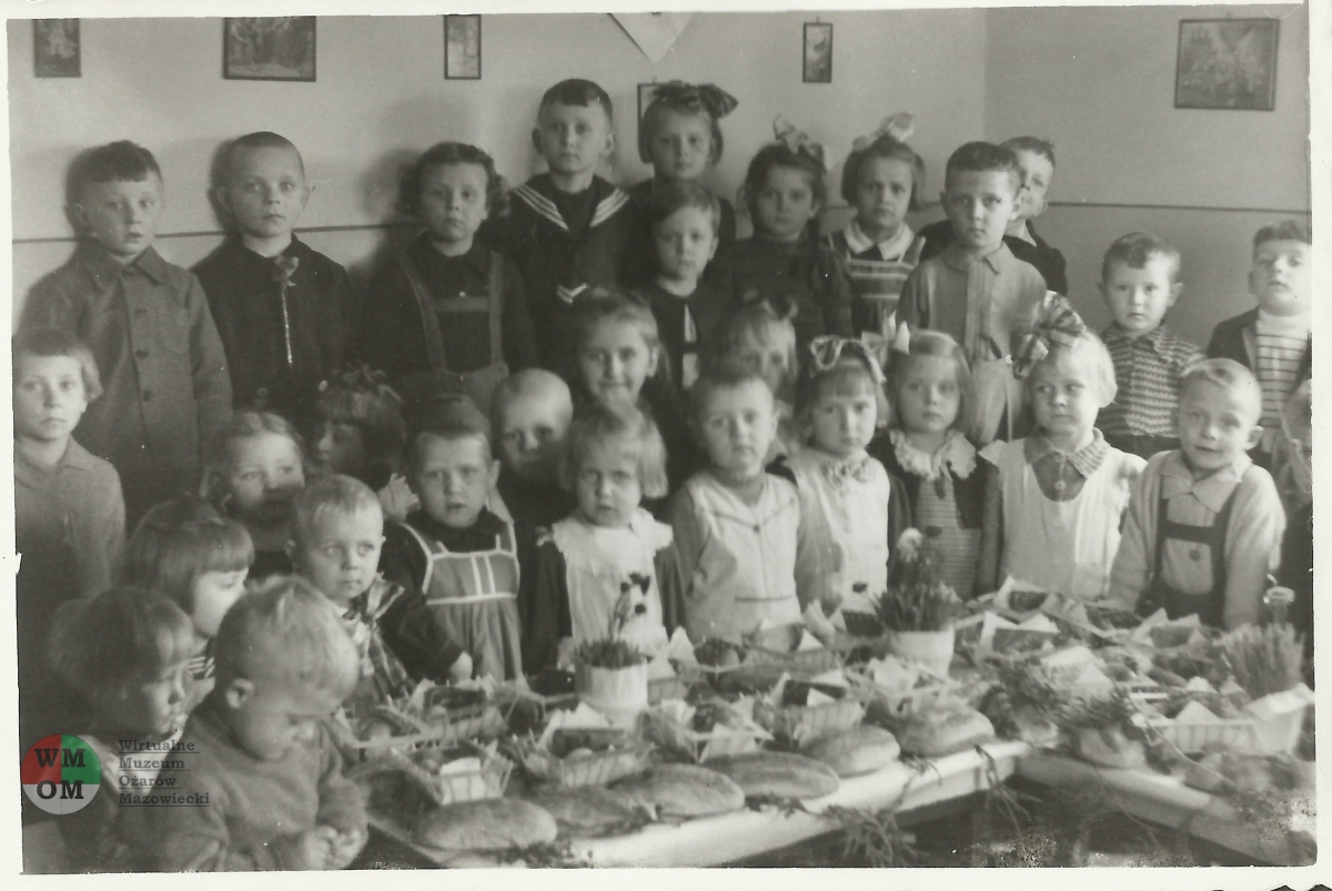 Rok 1945. W przedszkolu róg Spacerowej i 3 Maja. Fot. Edward Pałucha