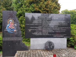 Pomnik Matki Bożej Powstańczej na cmentarzu wojennym w Ołtarzewie